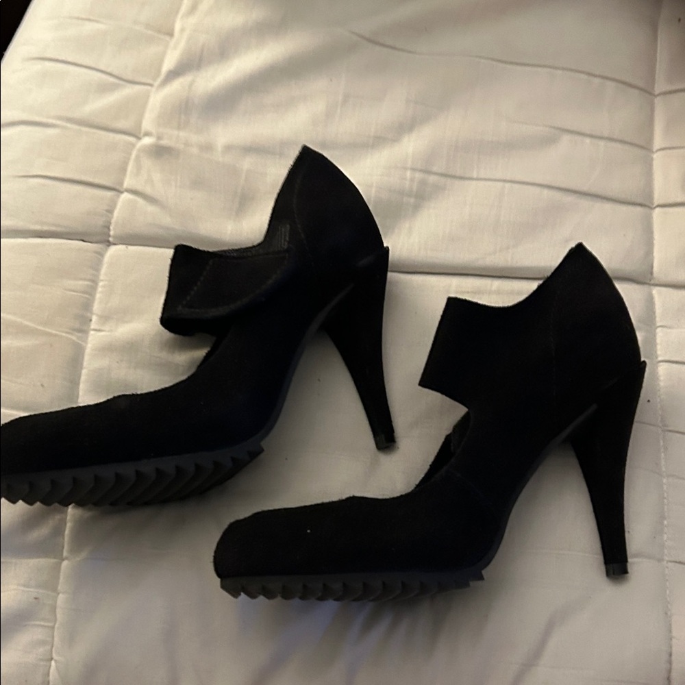 Elegant Black Women's Heels Pedro Garcia Size 40